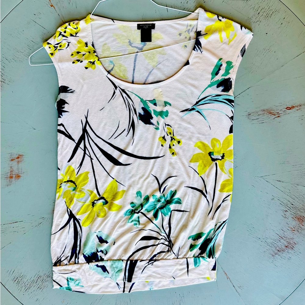 Ann Taylor flowers tank top size Small petite
